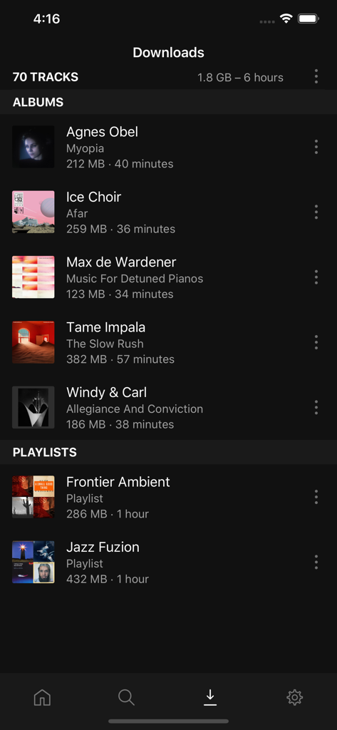 Der Plexamp App Downloads-Bildschirm mit verschiedenen Alben und Playlists, die für die Offline-Nutzung gespeichert sind.