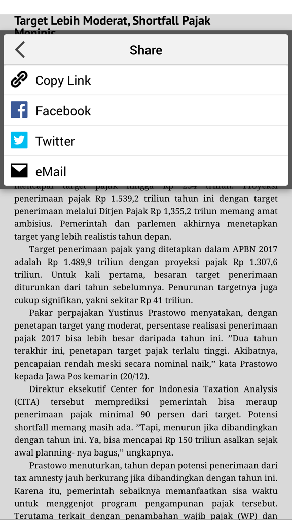 Jawa Pos E-Paper - Share menu in the Jawa Pos E-Paper app with options to copy link or share via Facebook, Twitter, and Email