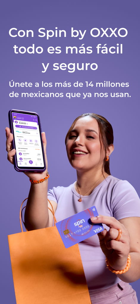 Spin by OXXO - Una mujer sonriendo sosteniendo un smartphone mostrando la app Spin by OXXO y una tarjeta Spin VISA azul