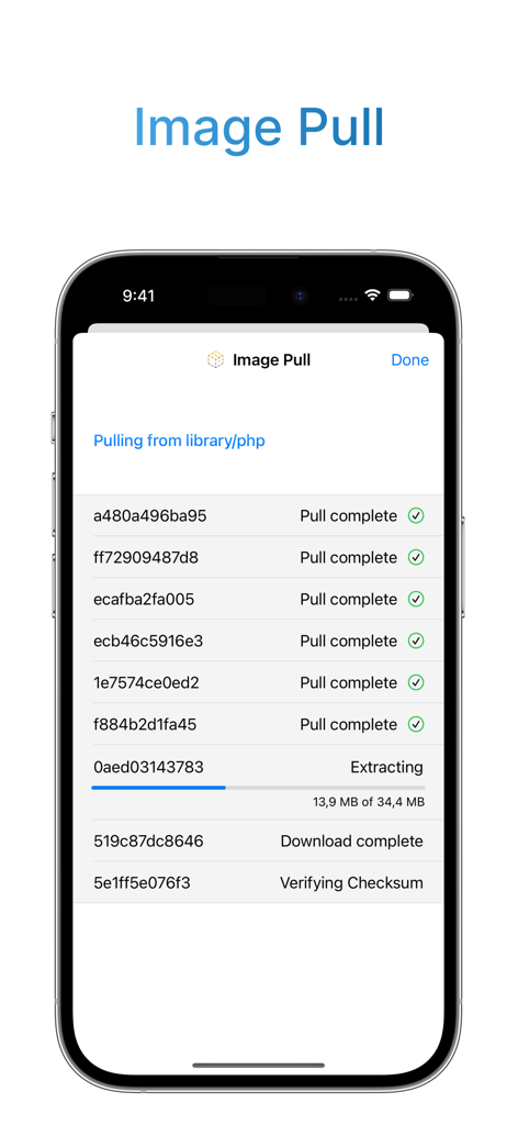 Interfaz de la aplicación Container Express mostrando el progreso de la descarga de una imagen Docker en un iPhone