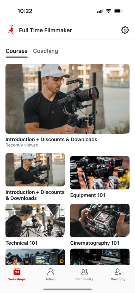 Full Time Filmmaker - A interface do aplicativo Full Time Filmmaker mostrando uma lista de cursos de cinematografia e equipamentos.