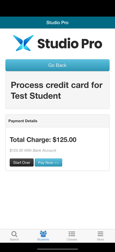 Studio Pro Manager - Écran de l'application Studio Pro Manager montrant un processus de paiement par carte de crédit pour un élève avec un total de 125 dollars.