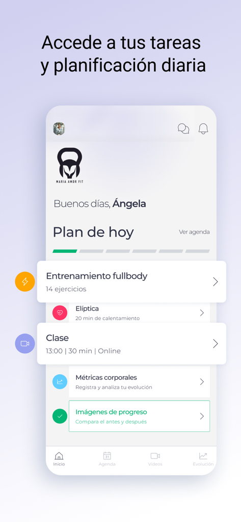 Panel de la aplicación móvil MariaAmdrFit que muestra el plan de entrenamiento diario y las funciones de seguimiento del progreso