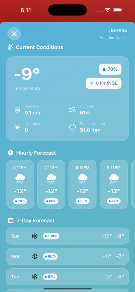 Snow Day Predictor Tracker app displaying current weather, hourly forecast, and 7-day snow outlook.