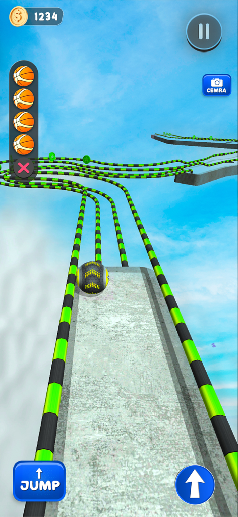 Going Balls - Rollance Offline - Una bola con un patrón rodando sobre una pista de concreto con barandillas verdes y negras en el juego móvil Going Balls Rollance.