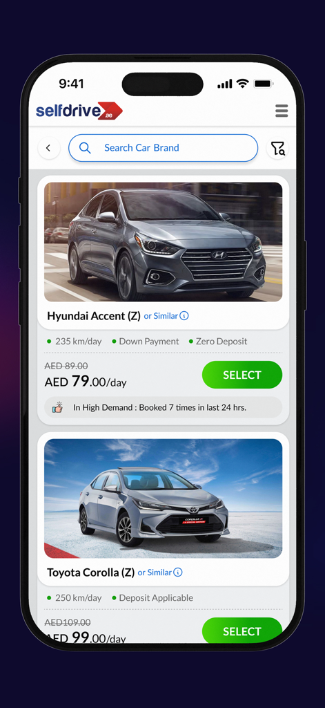 Interfaz de la aplicación móvil SelfDrive Mobility que muestra listados de coches de alquiler para Hyundai Accent y Toyota Corolla con tarifas diarias