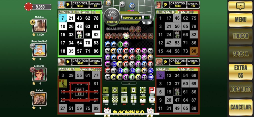 Gameplay dell'app mobile Super King Bingo che mostra quattro cartelle e un tema di video bingo Pachinko