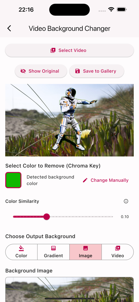 Green Screen Video Editor - クロマキー背景削除と宇宙飛行士キャラクターが自然の風景に重ねられたモバイルアプリのインターフェース