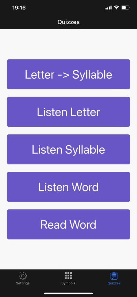 Quiz per l'apprendimento della lingua coreana con opzioni per l'ascolto e la lettura di lettere, sillabe e parole.