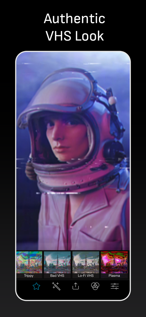 Glitch Art Studio: Cam Effects - Auténtico efecto glitch VHS aplicado a un retrato de una persona con un casco espacial