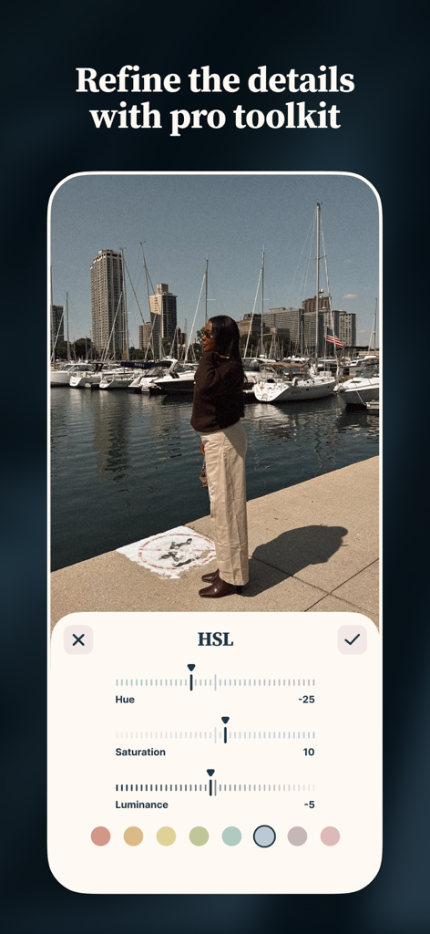 Une interface mobile de l'application Setty montrant des curseurs de réglage des couleurs HSL sur une photo d'une femme dans un port
