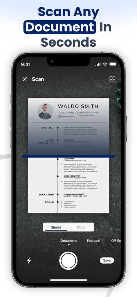 Smart Scanner: Convert PDF Doc - Uno smartphone che scansiona un documento di curriculum utilizzando l'interfaccia dell'app Smart Scanner