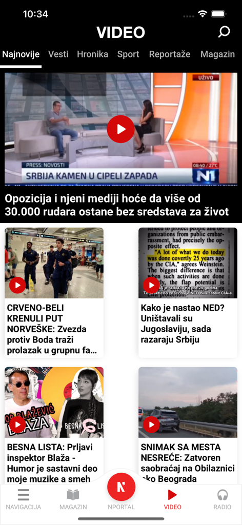La sección de noticias en video de la aplicación Vecernje Novosti que muestra varios reportajes de noticias y deportes serbios.