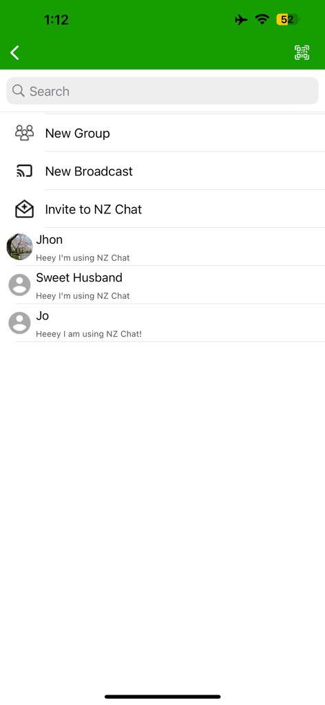 NZ Chat - Captura de pantalla de la interfaz de la app NZ Chat mostrando una barra de búsqueda y una lista de contactos como Jhon y Sweet Husband