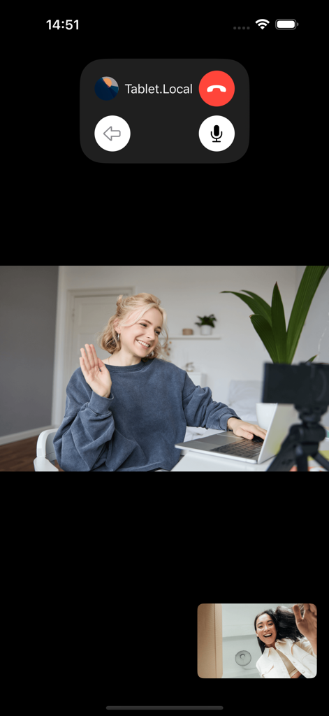 SynapNet - Offline Messenger - A video chat interface in the SynapNet app showing a peer-to-peer video call between two users without internet connection