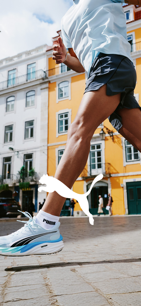 PUMA | Clothes & Sneakers App - Persona che corre in città indossando sneaker Puma Nitro e abbigliamento sportivo
