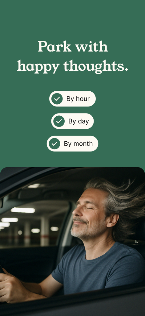 Un hombre relajado en su coche con las opciones de estacionamiento de Zenpark para reservas por hora, día y mes.