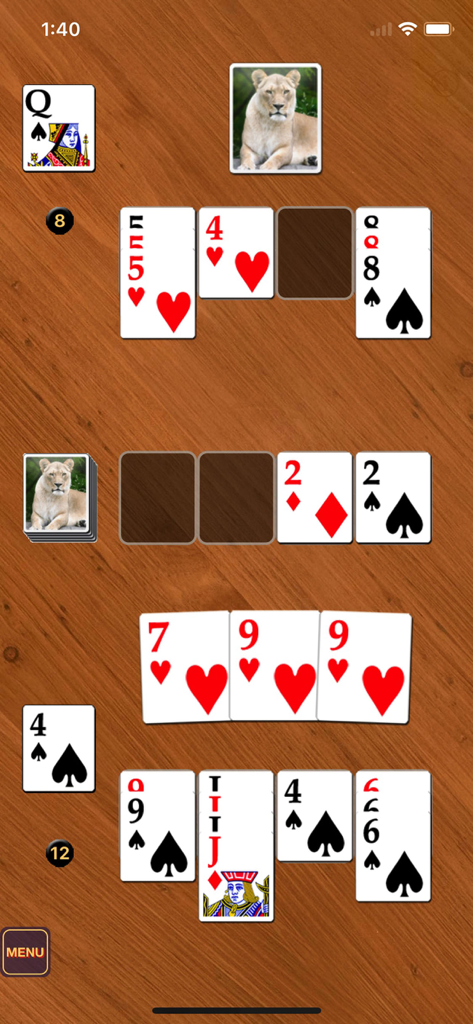 Spite & Malice - Classic Game - Interfaccia del gioco di carte classico Spite and Malice su uno sfondo di legno