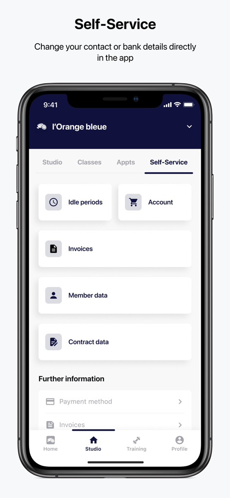 Smartphone screen showing the self-service section of the l'Orange bleue app with options for account, invoices, member data, and contract management.