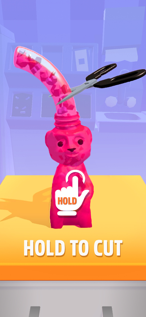 Unas tijeras cortando miel congelada rosa de una botella con forma de oso en el juego móvil Frozen Honey ASMR.