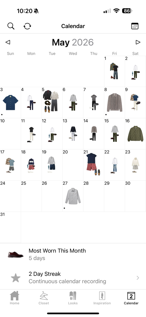 Vista de calendario de la aplicación Stylebook Men mostrando atuendos diarios programados y estadísticas de uso mensuales
