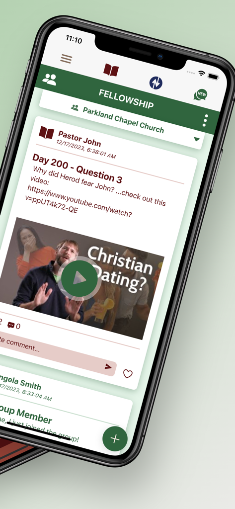 Bible Study Together - Interfaz de la aplicación Estudio Bíblico Juntos mostrando una pantalla de grupo de compañerismo privado con una publicación de un pastor que incluye una pregunta de estudio y un enlace de video.