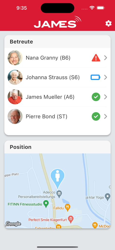 James App - James App-Dashboard, das eine Liste der überwachten Senioren mit Status-Icons und einer Karte mit deren Echtzeit-GPS-Standort anzeigt.