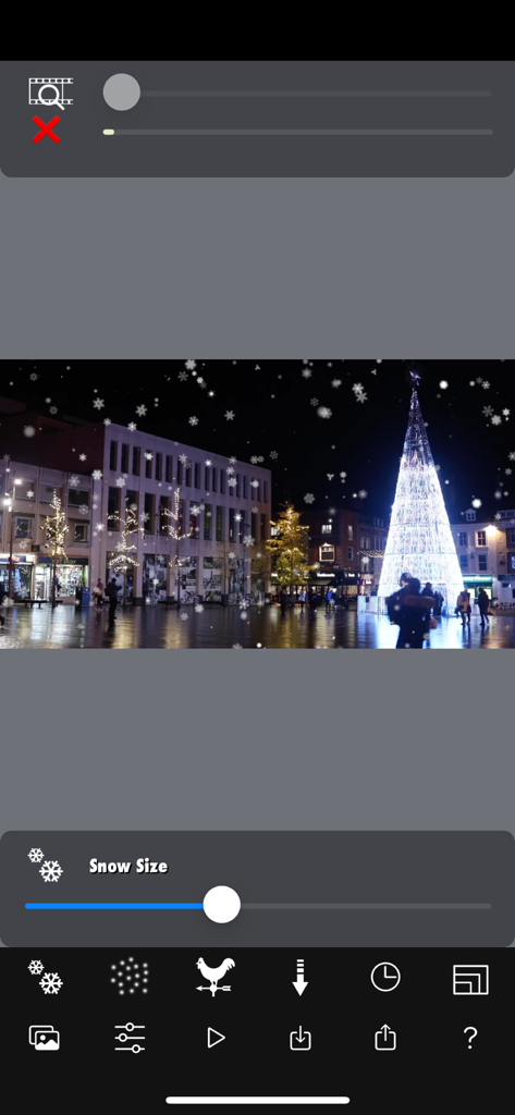 Snow Effect Video - 冬の都会の夜のシーンで雪のサイズ調整を示すスノーエフェクトビデオアプリのインターフェース