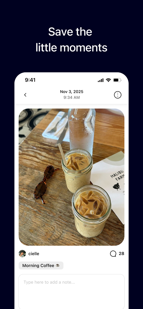 Interfaz de la aplicación Cove que muestra una foto de dos cafés helados y el titular Guarda los pequeños momentos.