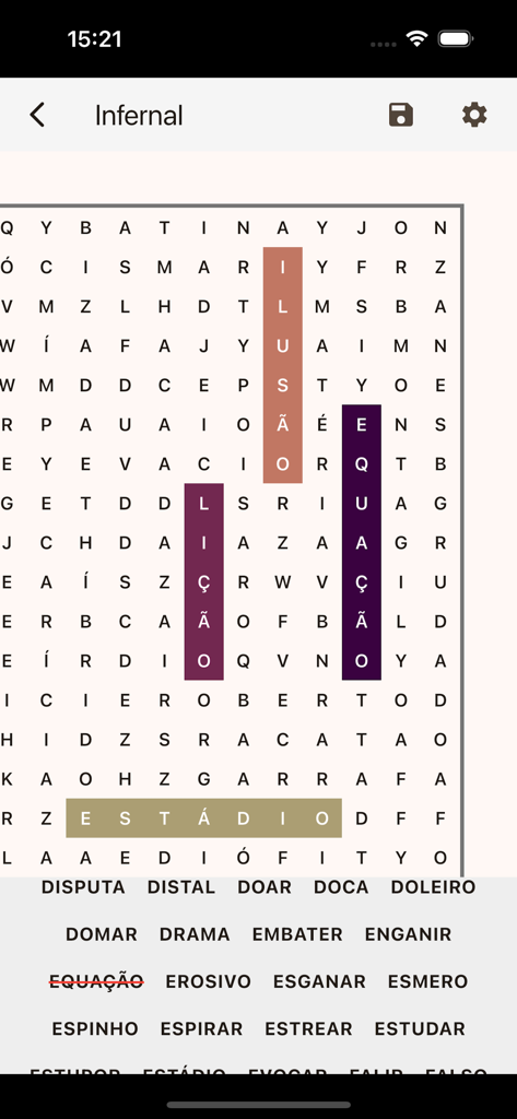 挑戦的なポルトガル語ワードサーチアプリのゲームプレイ。密集した文字グリッドとハイライトされた見つかった単語が表示されています。