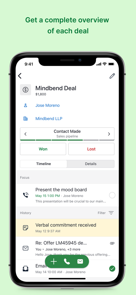 Interfaccia CRM mobile di Pipedrive che mostra una panoramica dettagliata dell'affare di vendita con informazioni di contatto e cronologia delle attività