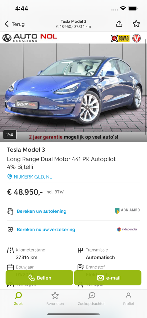 AutoTrader: tweedehands auto’s - Anuncio de un Tesla Model 3 usado en la aplicación AutoTrader que muestra el precio y los detalles del coche