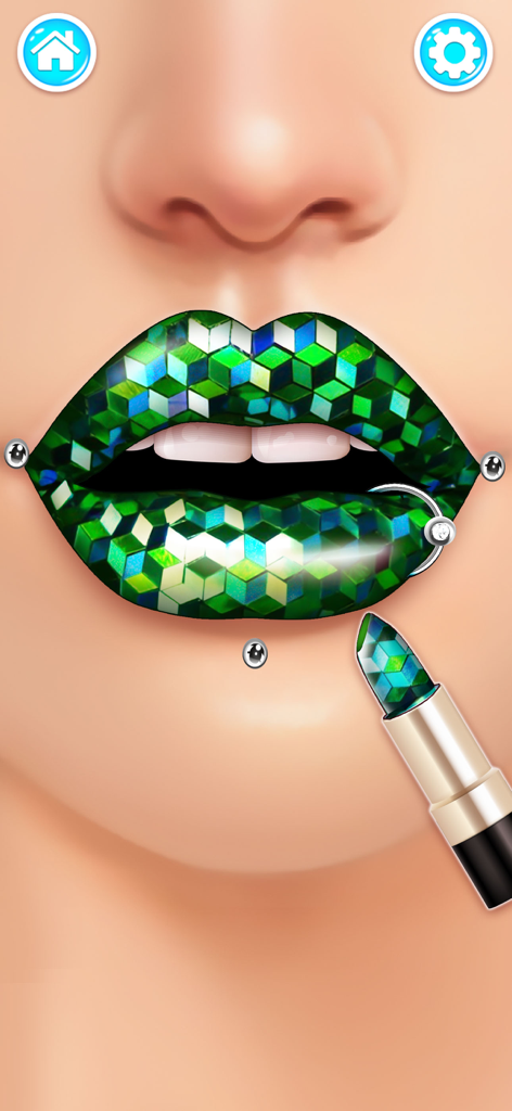 Satisfying DIY Lip Art Salon - Diseño de arte de labios con mosaico geométrico verde y azul con un aro de labios plateado.