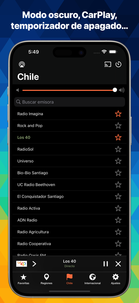 Radio Chile: Escucha En Vivo - Interfaccia dell'app Radio Chile che mostra un elenco di stazioni radio cilene in modalità scura
