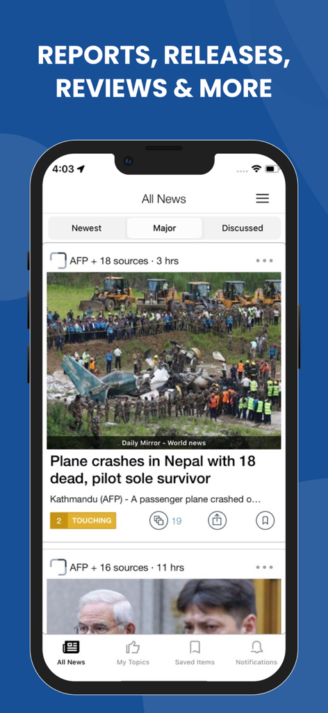 여러 소스의 보고서를 표시하는 모바일 앱의 속보 글로벌 뉴스 피드