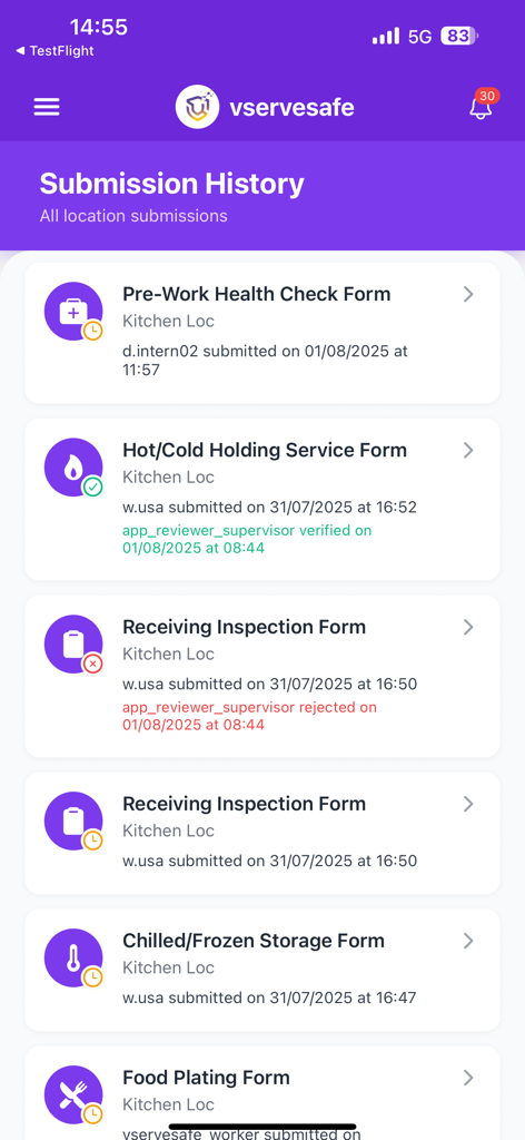 Vservesafe App-Bildschirm mit Einreichungshistorie, der digitale Protokolle für Lebensmittelsicherheits- und Gesundheitscheckformulare anzeigt.