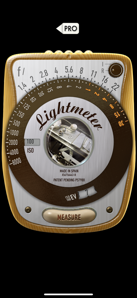 myLightMeter PRO - Vintage skeuomorphic light meter interface with aperture and shutter speed dials