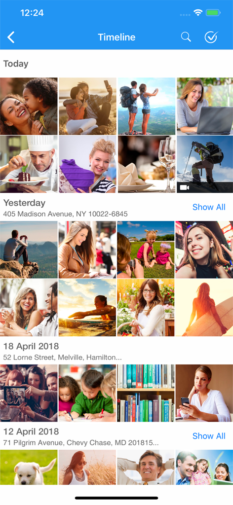 Interfaz de la aplicación IDrive que muestra una galería cronológica de fotos y vídeos respaldados, organizados por fecha y ubicación