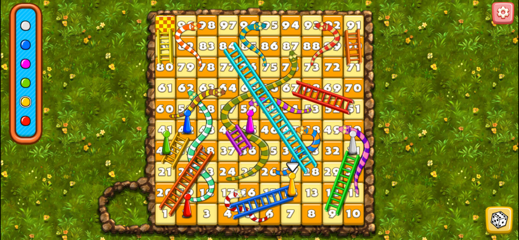 Un colorido tablero de juego digital de serpientes y escaleras con peones de colores y dados sobre un fondo de césped