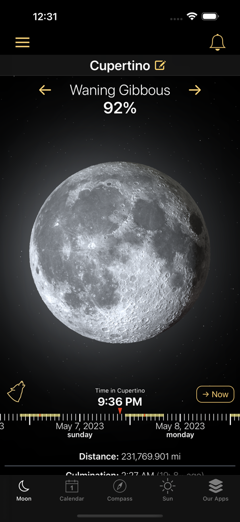 Écran de l'application mobile affichant une lune gibbeuse décroissante détaillée avec des données de distance et de temps