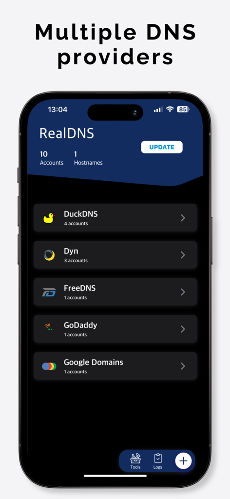 Interfaz de la aplicación móvil RealDNS que muestra una lista de proveedores de DNS dinámico configurados, incluidos DuckDNS Dyn y GoDaddy