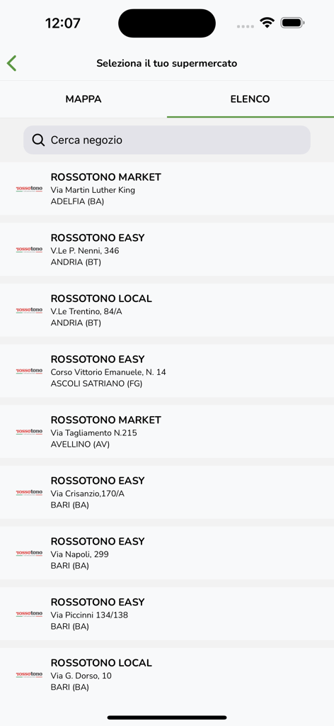 Un elenco di sedi di supermercati Rossotono all'interno dell'interfaccia dell'app mobile Speasy