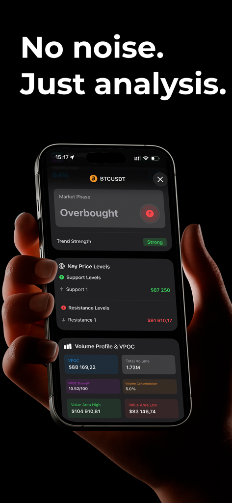 Stockio: AI Trading Signals - Main tenant un smartphone affichant les signaux de trading IA de Stockio et l'analyse technique du marché pour le BTC.