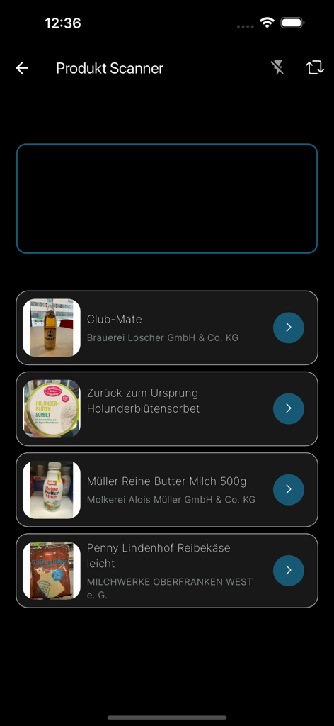 Schermata dello scanner di prodotti dell'app mobile HalalCheck che mostra un elenco di articoli alimentari e bevande scansionati di recente
