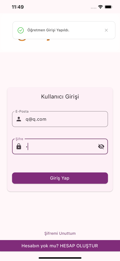 Hiper Zeka Optik Okuma - La pantalla de inicio de sesión del usuario de la aplicación Hiper Zeka Optik Okuma con campos de entrada de correo electrónico y contraseña y una notificación de inicio de sesión para profesores.