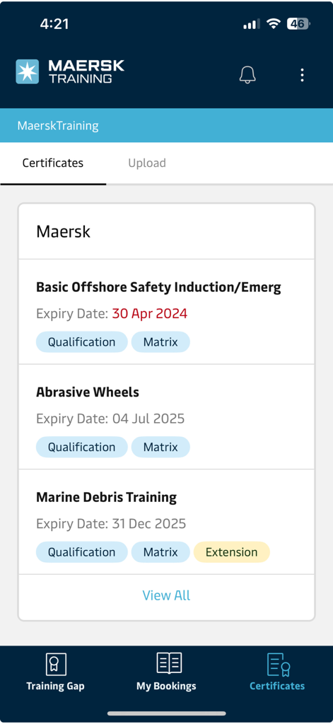 Interface do aplicativo Maersk Training TMS exibindo certificados de treinamento profissional e suas datas de validade.