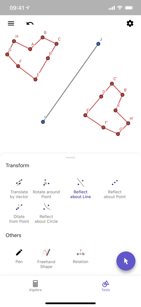 GeoGebra Geometryモバイルアプリでの、線に対して反射されたハートの形状。