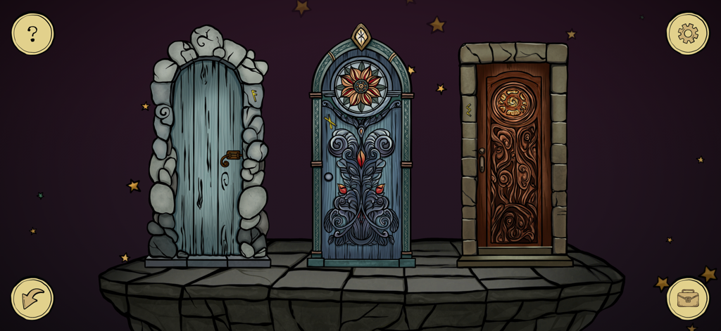Room Escape: Strange Case 3 - Tres misteriosas y ornamentadas puertas de madera sobre una plataforma de piedra flotante contra un cielo nocturno estrellado