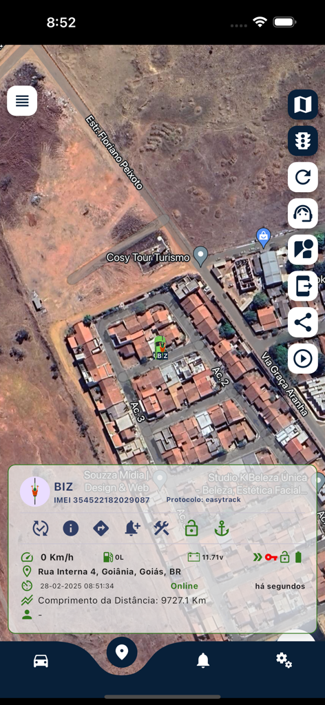 Rastreio Plus Dashboard zeigt Echtzeit-Fahrzeugstandort und -status auf einer Satellitenkarte an