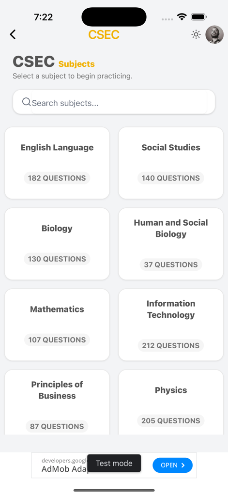 Exam Prep for CSEC, CAPE, CPEA - Una pantalla que muestra varias materias de CSEC con el número de preguntas de práctica disponibles para cada una.